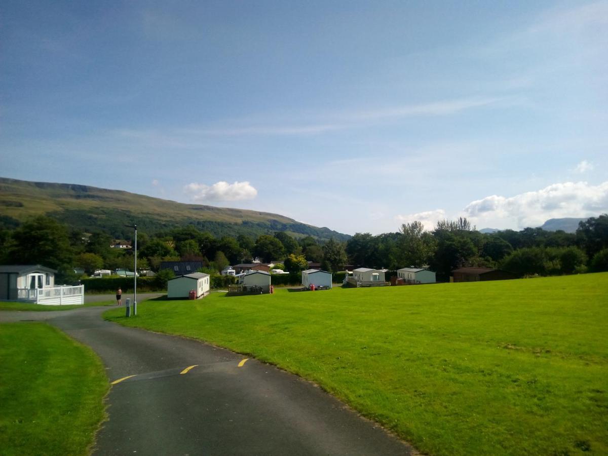 Campsie Glen Holiday Park Fintry Exterior photo